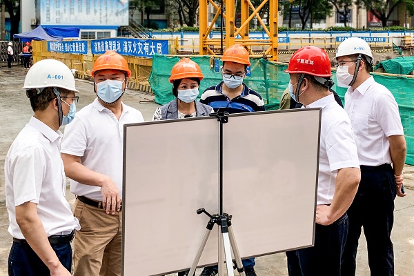 4月21日,广州市重点公共建设项目管理中心主任苏彦鸿,副主任邓新勇等