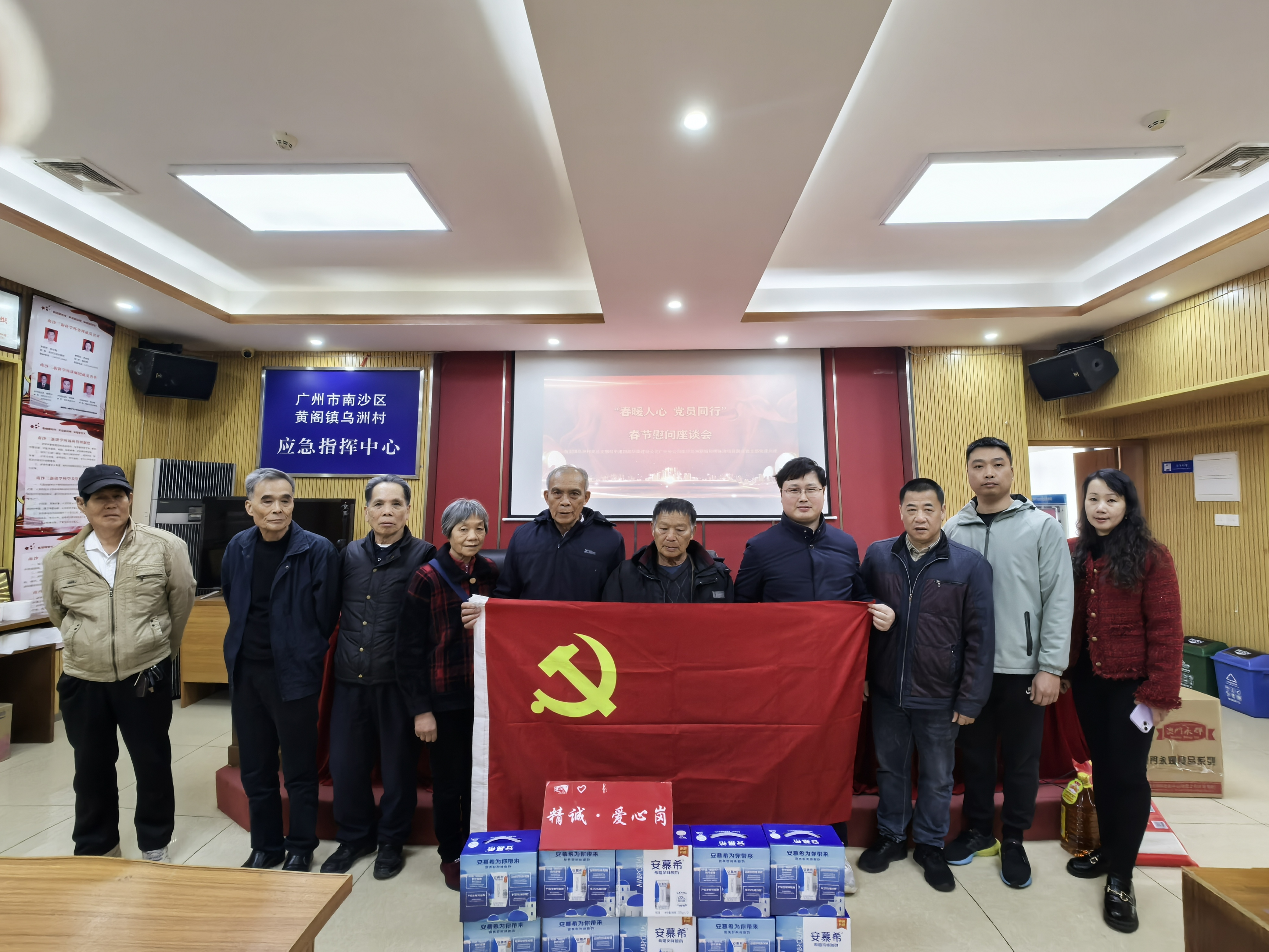 为老党员送温暖1  潘建春摄.jpg