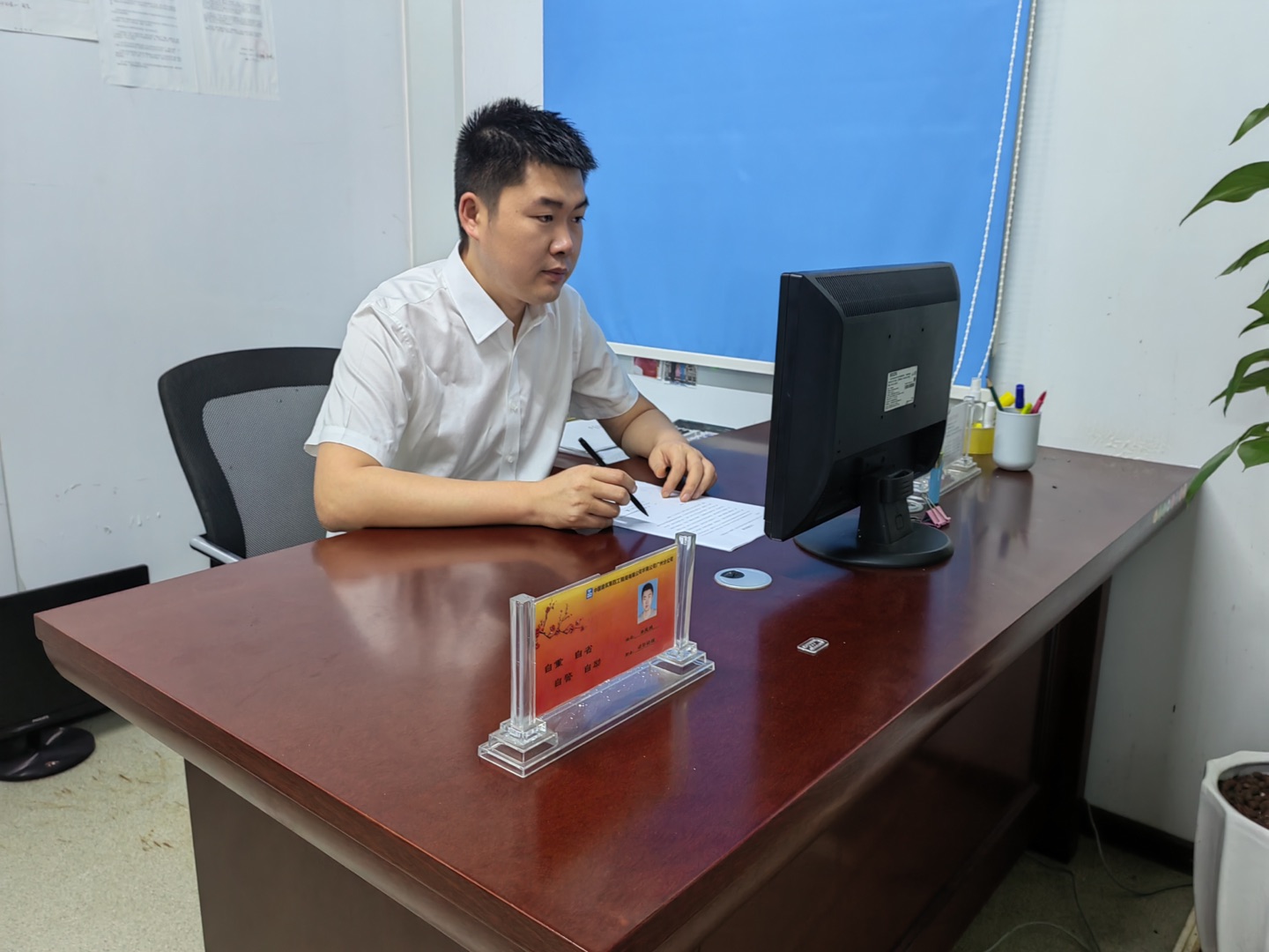 单慧鹏工作照.jpg
