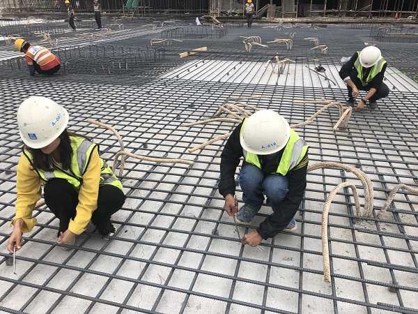 绑扎底板钢筋2+唐延浩 600.jpg