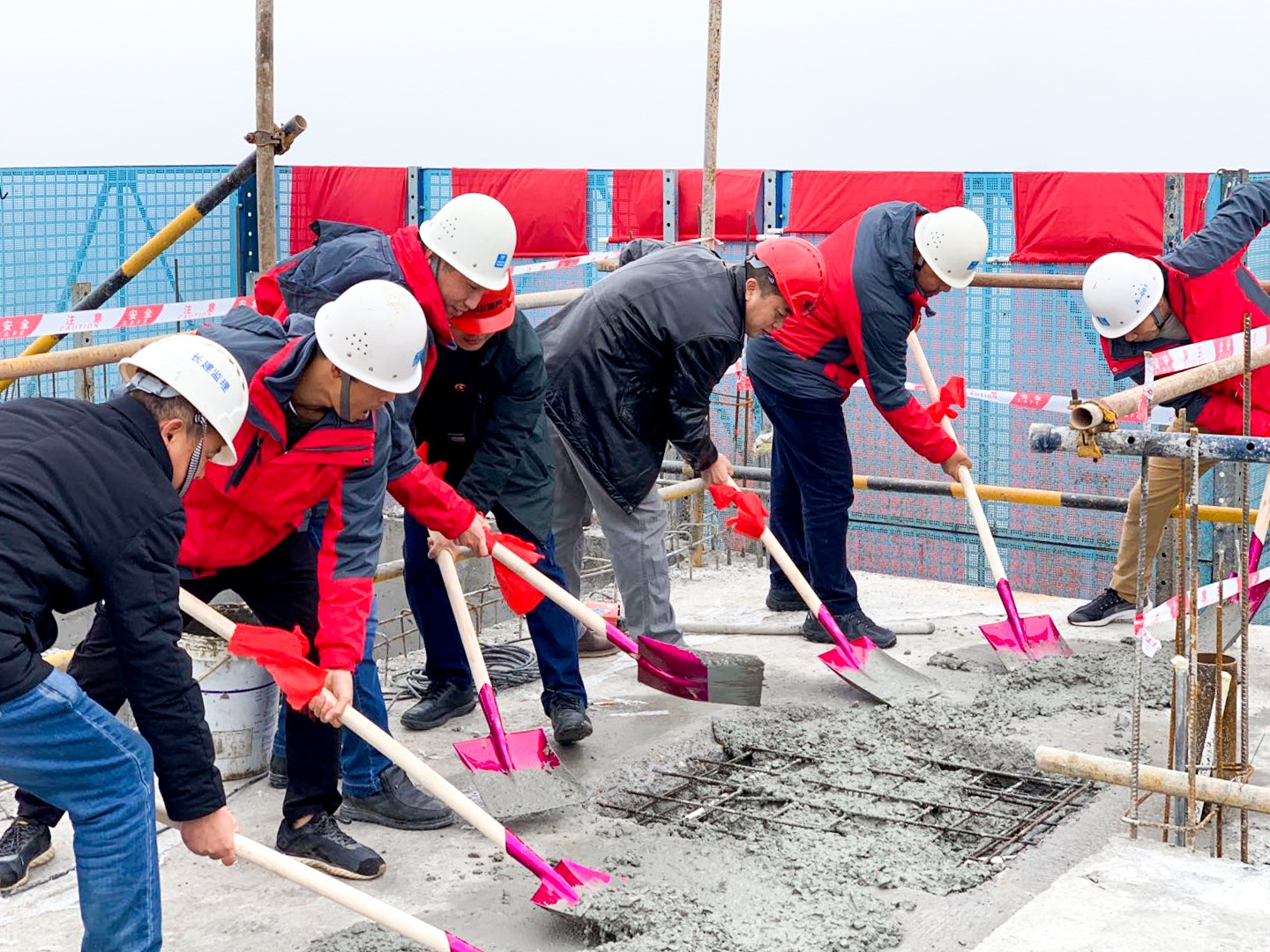 封顶仪式 柏文辉 600.jpg