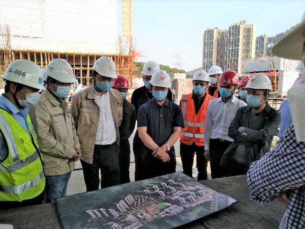 越秀集团董事长到项目检查 丘志东 600.jpg
