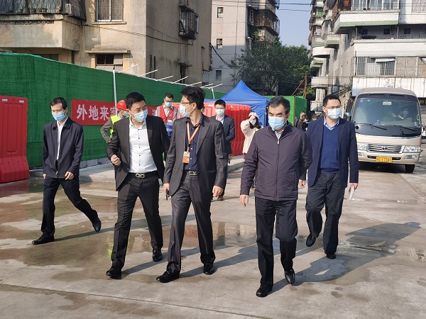 佛山市政协副主席杨小晶到悦峰项目调研 张延珍 600.jpg