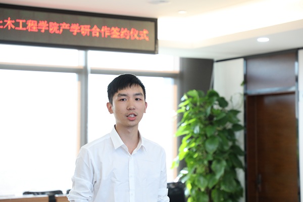 邓鹏辉进行代表发言+苏文萍 600.jpg