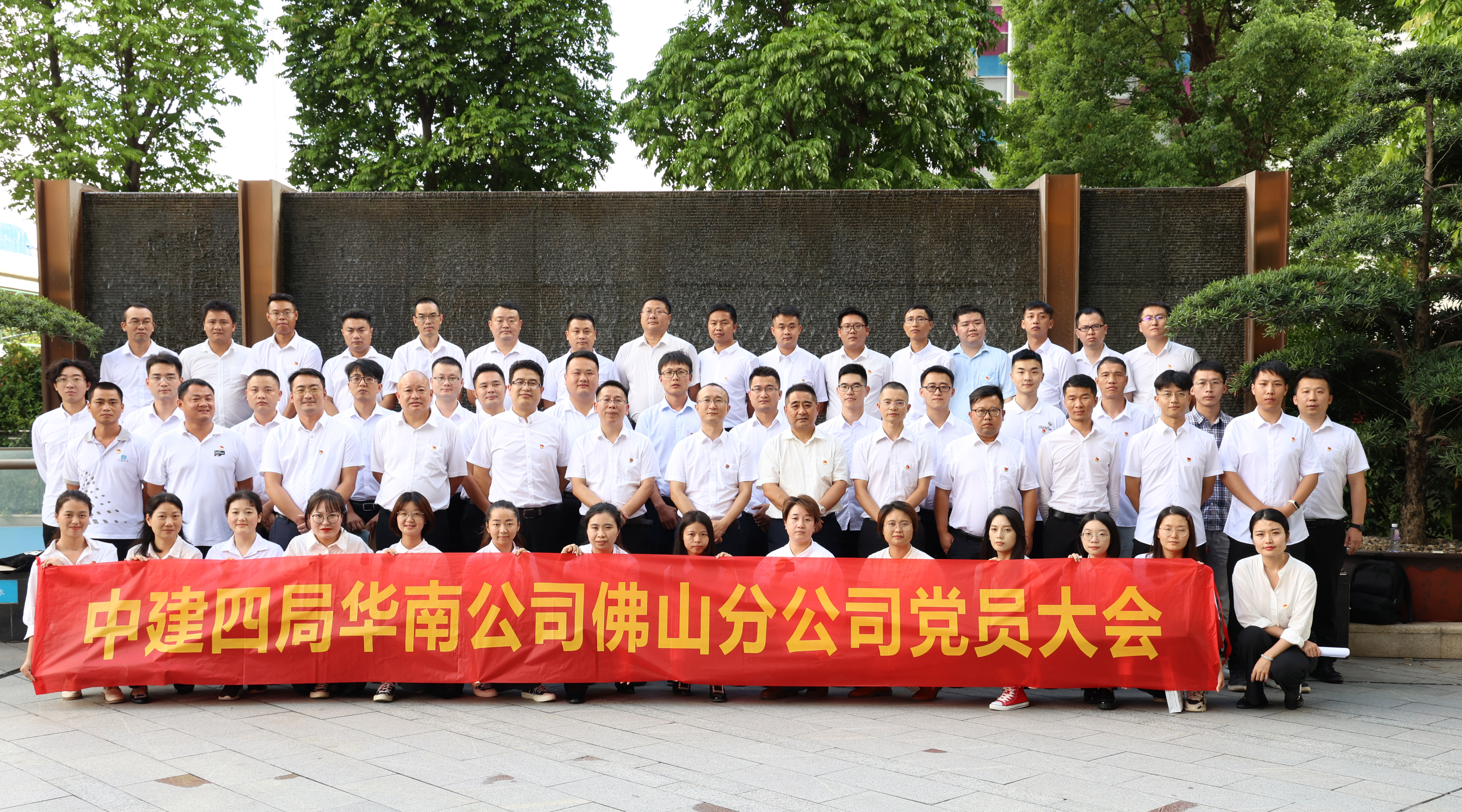 党员代表合影+王妍程(1).jpg