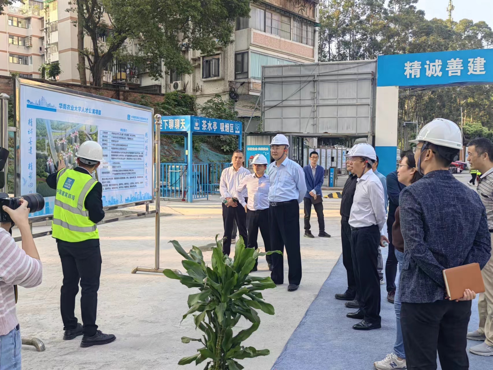 华南农业大学校领导赴华南农业大学人才公寓项目指导交流 胡万刚摄 (1).jpg 华南农业大学校领导赴华南农业大学人才公寓项目指导交流 胡万刚摄 (1).jpg